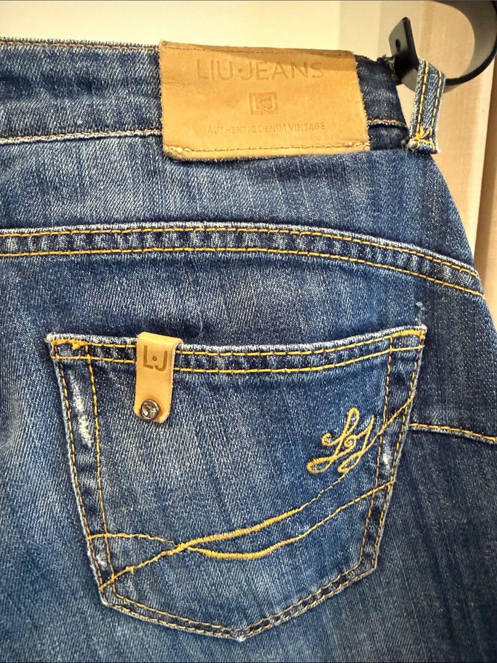 Liu Jo Women's Straight-Leg Jeans in Dark Blue Denim - Picture 5 of 9